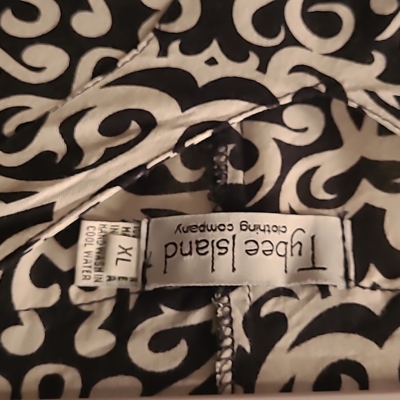 Pool cover up or anything for lounging - Picture 2 of 3